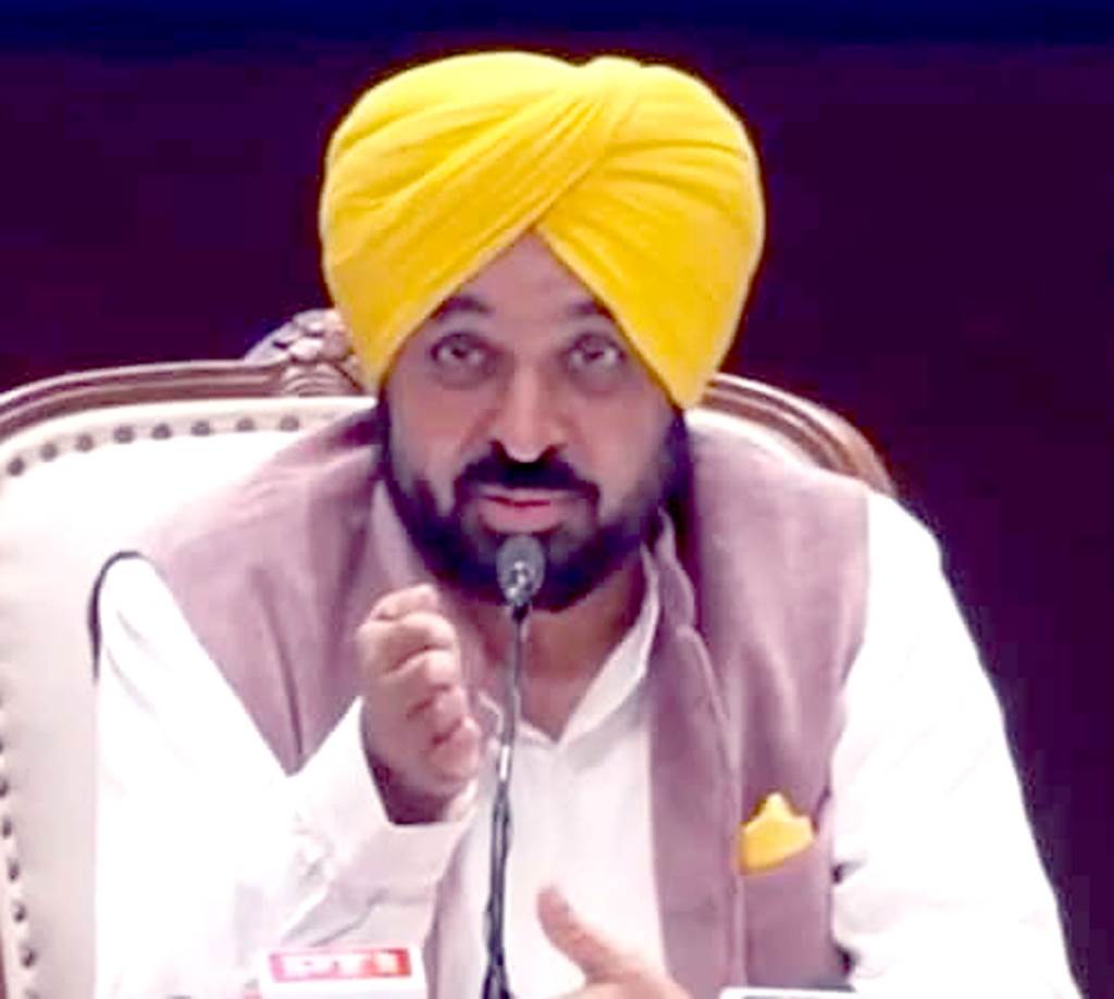 ਜੇ ਤੁਸੀਂ ਦੁਨੀਆ ਚ ਯੁੱਧ ਰੁਕਵਾ ਸਕਦੇ ਹੋ ਤਾਂ ਧੂੰਆਂ ਵੀ ਰੁਕਵਾ ਦਿਓ ਭਗਵੰਤ ਮਾਨ ਦਾ ਪ੍ਰਧਾਨ ਮੰਤਰੀ ਮੋਦੀ ਨੂੰ ਤਿੱਖਾ ਸਵਾਲ